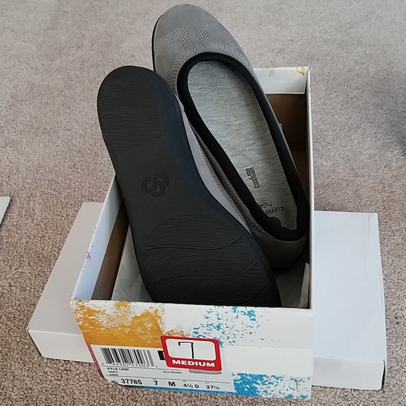 Shoes - Picture 3 of 4